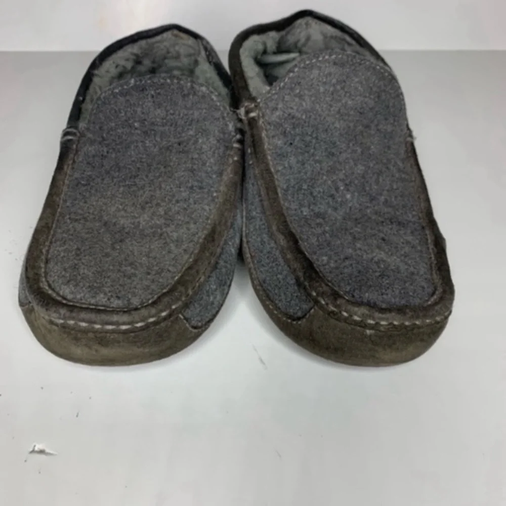 UGG Men’s Loafer